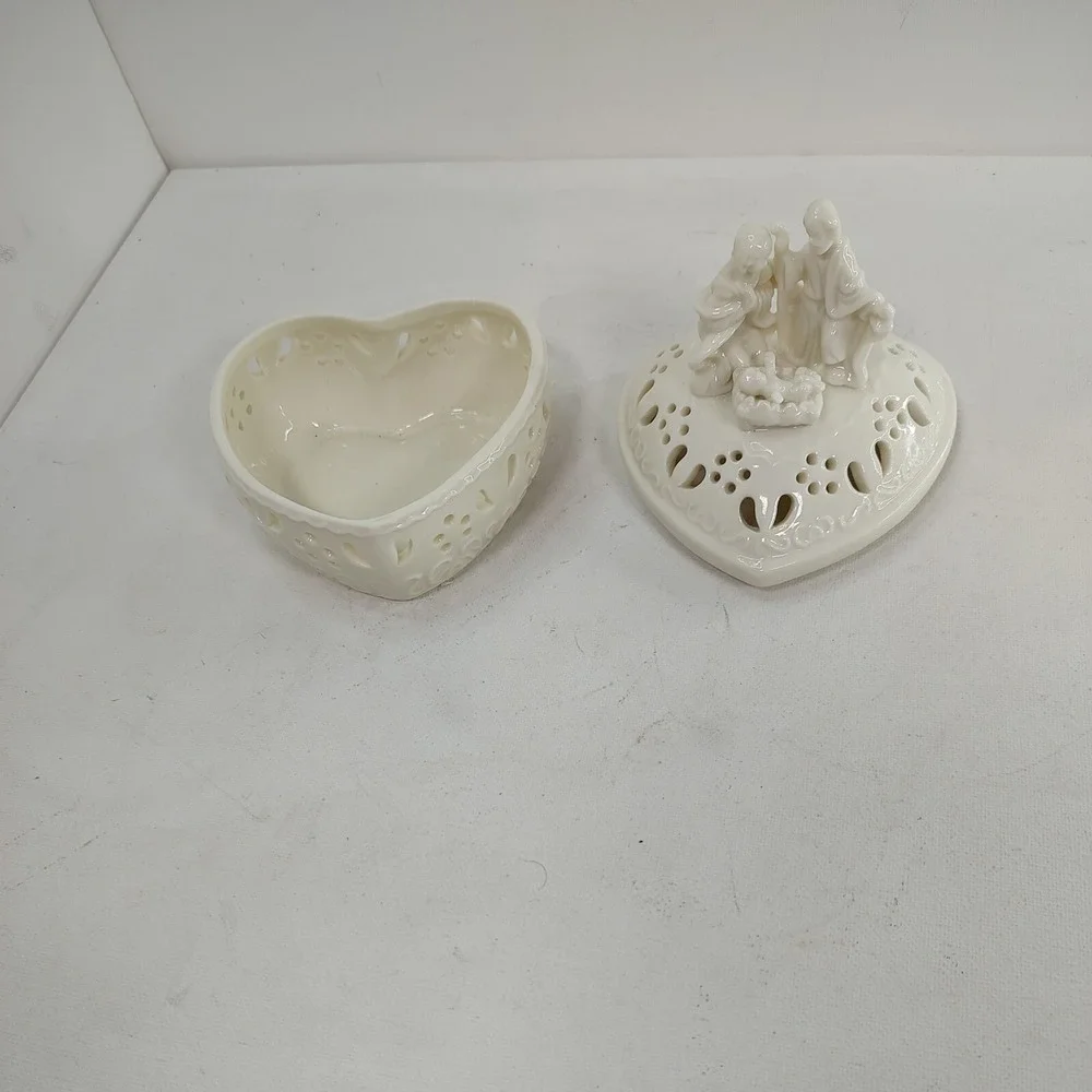 Porcelain Heart Shape Trinket‎ Dresser Box Jesus Mary Joseph